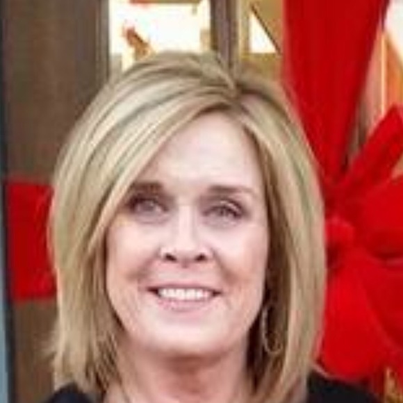 Meet your Posher, Lisa - Picture 1 of 1